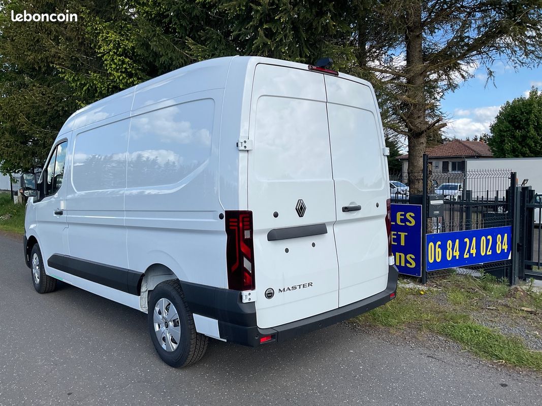 RENAULT Master IV L2H2 FWD ADVANCE 3T5 blue dci 150 (image 2)