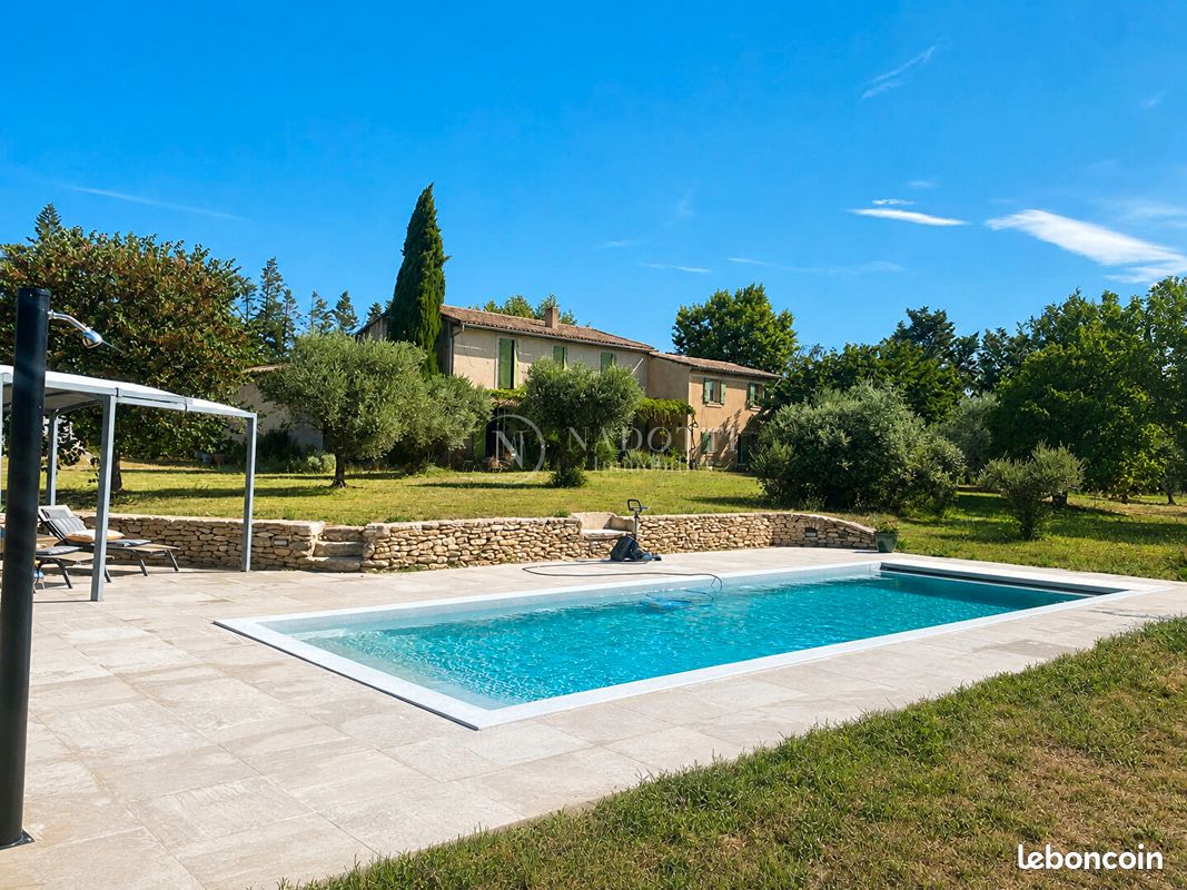 Maison 9 pièces 265 m² · à Cabrières-d'Avignon · 265 m² · 950 000 €
