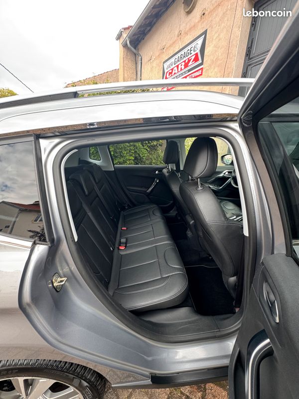 PEUGEOT 2008 1,6L e-HDi 115 ch Edition FELINE CROSSWAY / Sièges Cuir & Chauffants / Radar Av & Arr / Clim Auto / Ecran GPS / 1re MAIN & Carnet COMPLET (image 5)