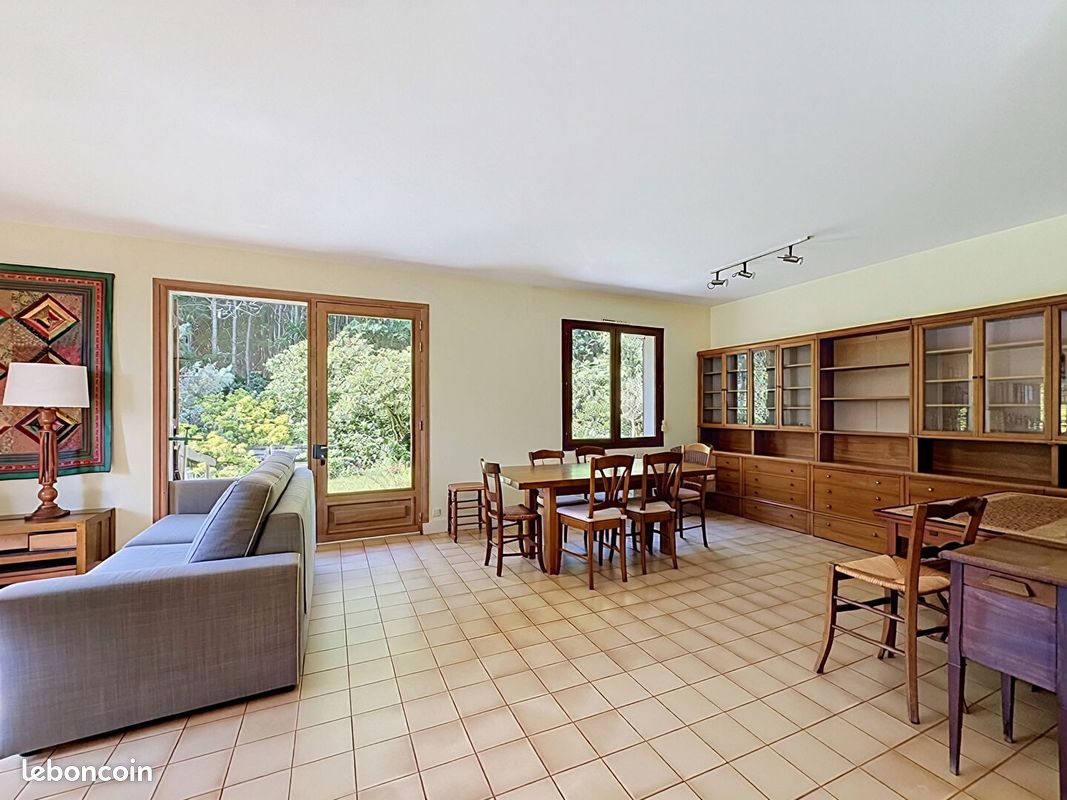 Maison 7 pièces 213 m² · à Saint-Cyr-l'École · 213 m² · 650 000 €