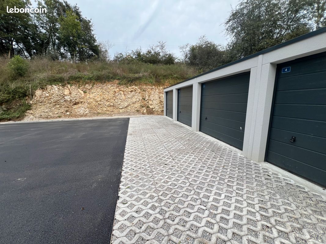 Location garage secteur Bussières · 90 €