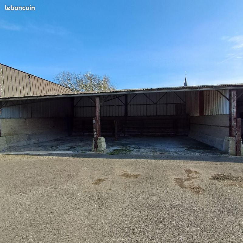 Parking 80 m² · à Champien · 80 m² · 10 000 €
