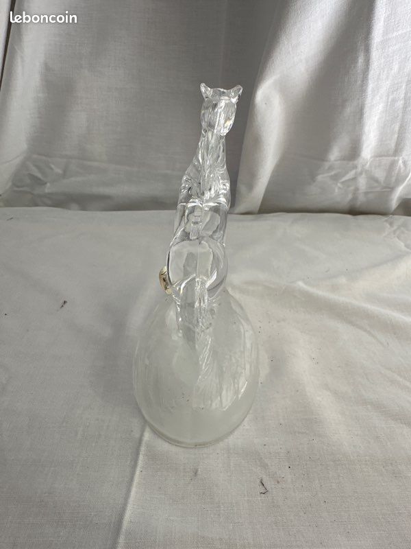 Cheval cabré en cristal (image 2)