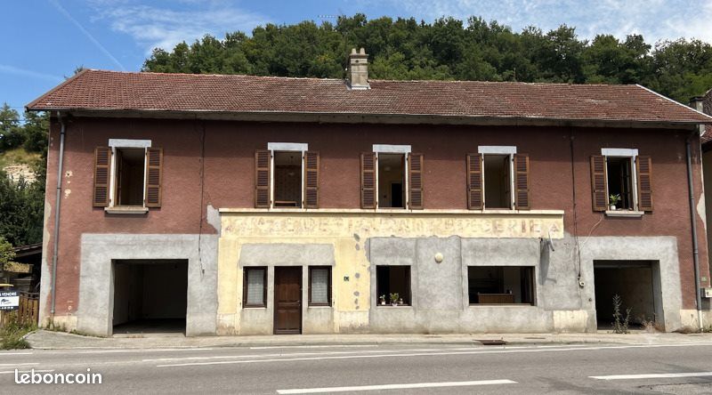 Maison 7 pièces 205 m² · à Saint-Victor-de-Cessieu · 205 m² · 296 000 €