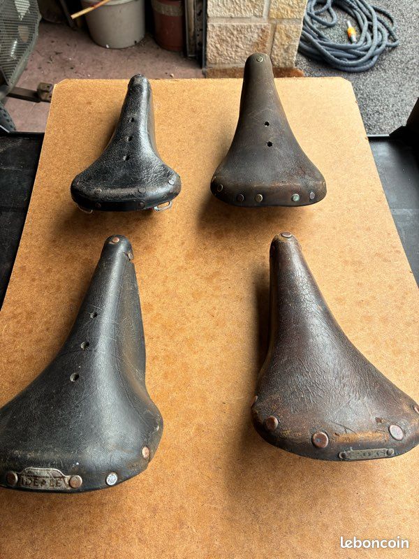 Lot De Selles En Cuir Idéale – Occasion, Fabrication Française, Idéal Pour Restauration Ou Décoration