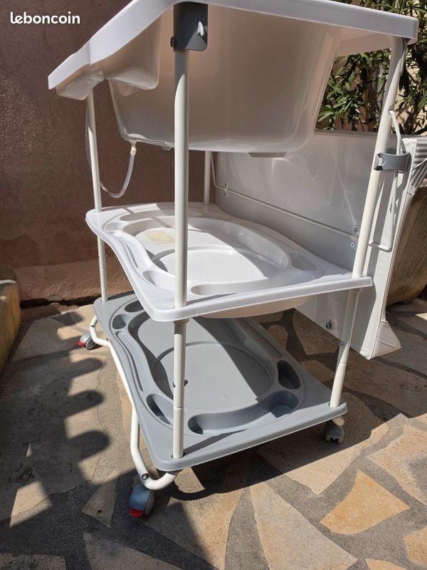 Table à langer avec baignoire intégrée (image 4)