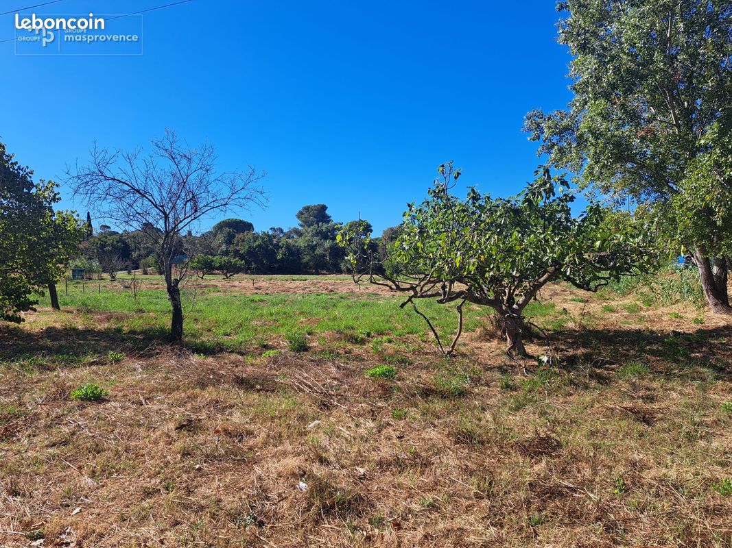 Terrain à bâtir de 416 m² à FREJUS (83) · à Fréjus · 244 000 €