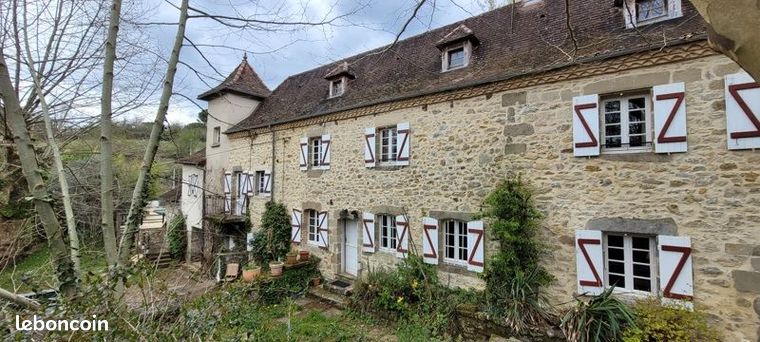 Maison 8 pièces 236 m²
