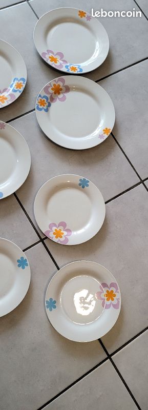 Lot 10 assiettes en bon état (image 2)