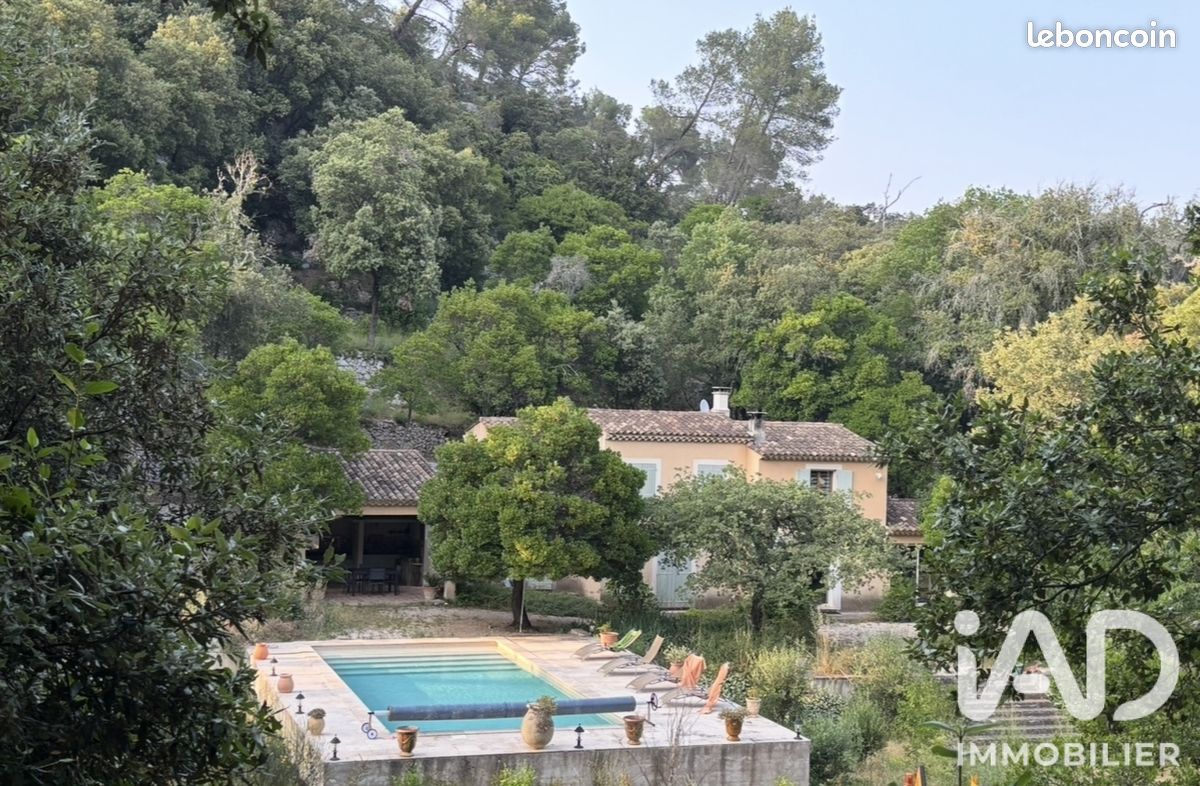 Maison 4 pièces 117 m² · à Cuges-les-Pins · 117 m² · 750 000 €