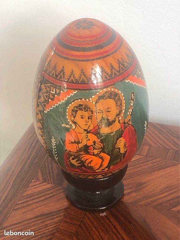 OEUF RUSSE EN bois décoré Religion, avec support hauteur totale 9.5 cm EUR 20,00 - FR