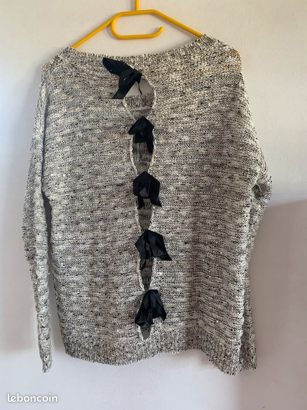 Pull à noeud dans le dos (image 1)