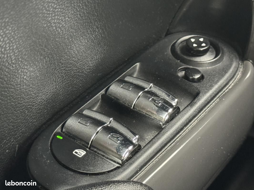 Mini Hatch F55 LCI Cooper D 116 ch (image 13)