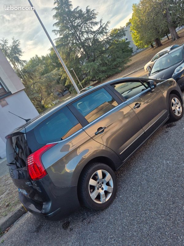 Peugeot 5008 1.6 année 2014 7 places (image 1)