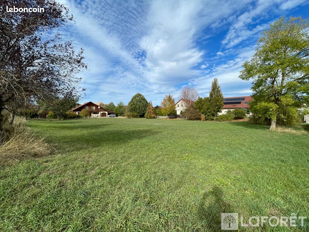 Terrain 740 m² · à Val-d'Usiers · 111 500 €
