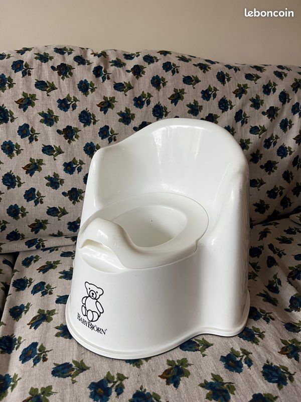 BabyBjörn Pot Fauteuil – Pot Bébé Confortable Avec Dossier Haut Et Accoudoirs, Blanc/Gris, Sans PVC Ni BPA