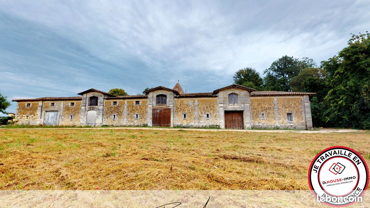 Maison 8 pièces 259 m² · à Lugon-Et-l'Île-du-Carnay · 259 m² · 229 000 €