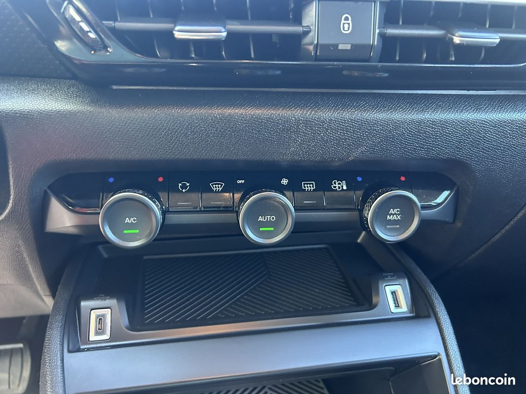 Citroën C4 Berline Max 130 CV EAT8 S&S Boîte auto {24.000 KM - CAMERA - CARPLAY} (image 17)