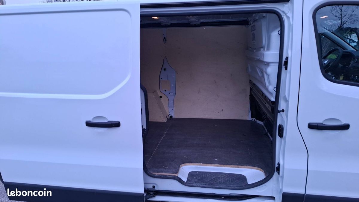 Renault trafic fg blue dci 130 l1h1 3t gsr2 (image 13)