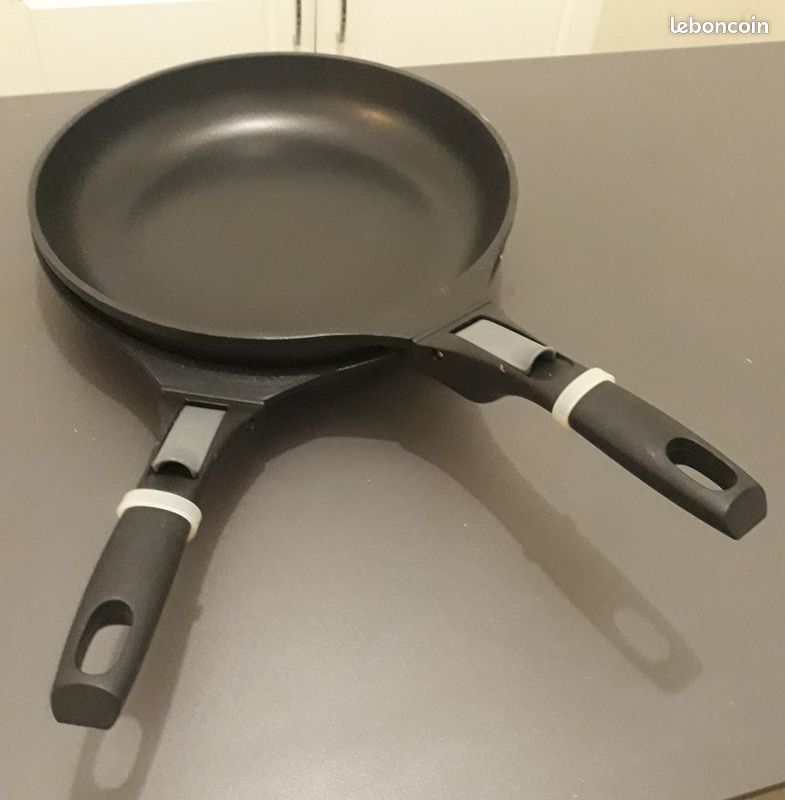 2 poêles en fonte neuves D28 avec poignet amovible (image 1)