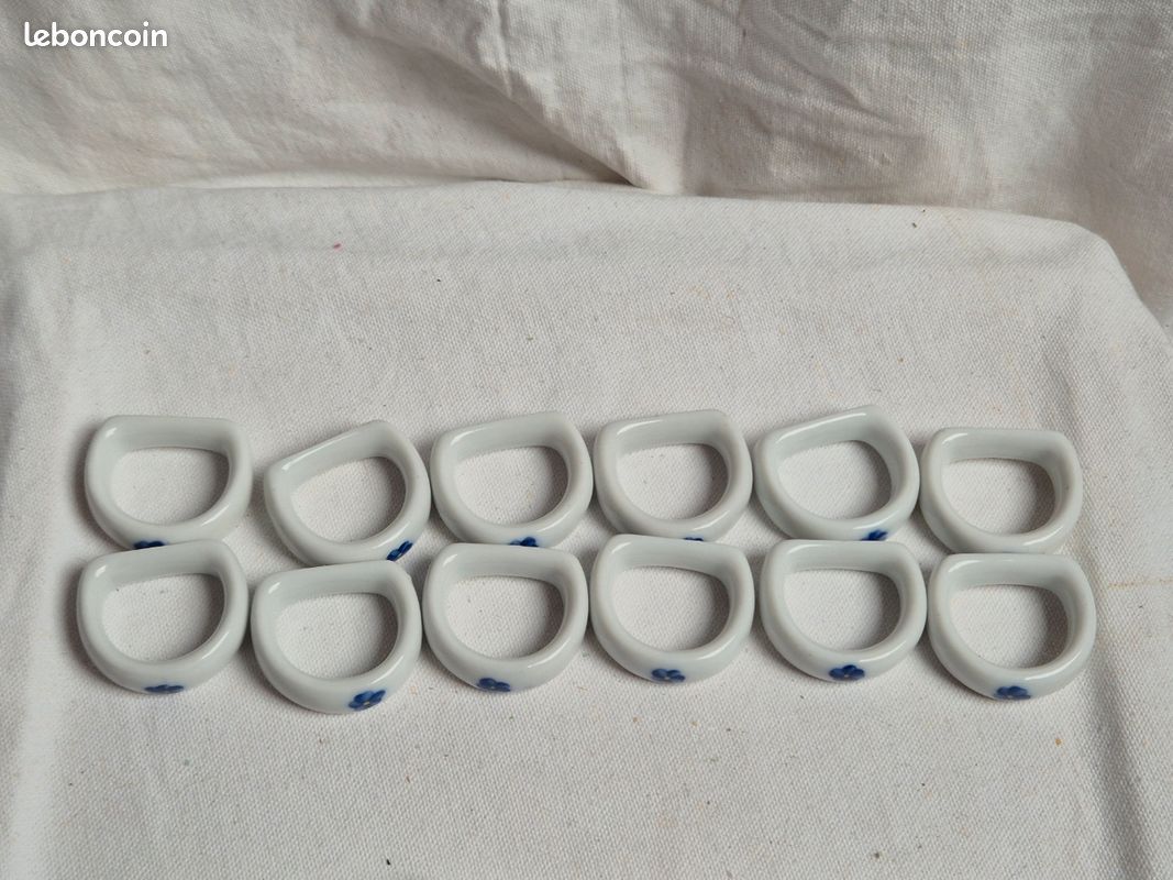 Service de table 48 pièces porcelaine fleurs bleues (repose-couteaux, cuillères, ronds de serviette) (image 8)