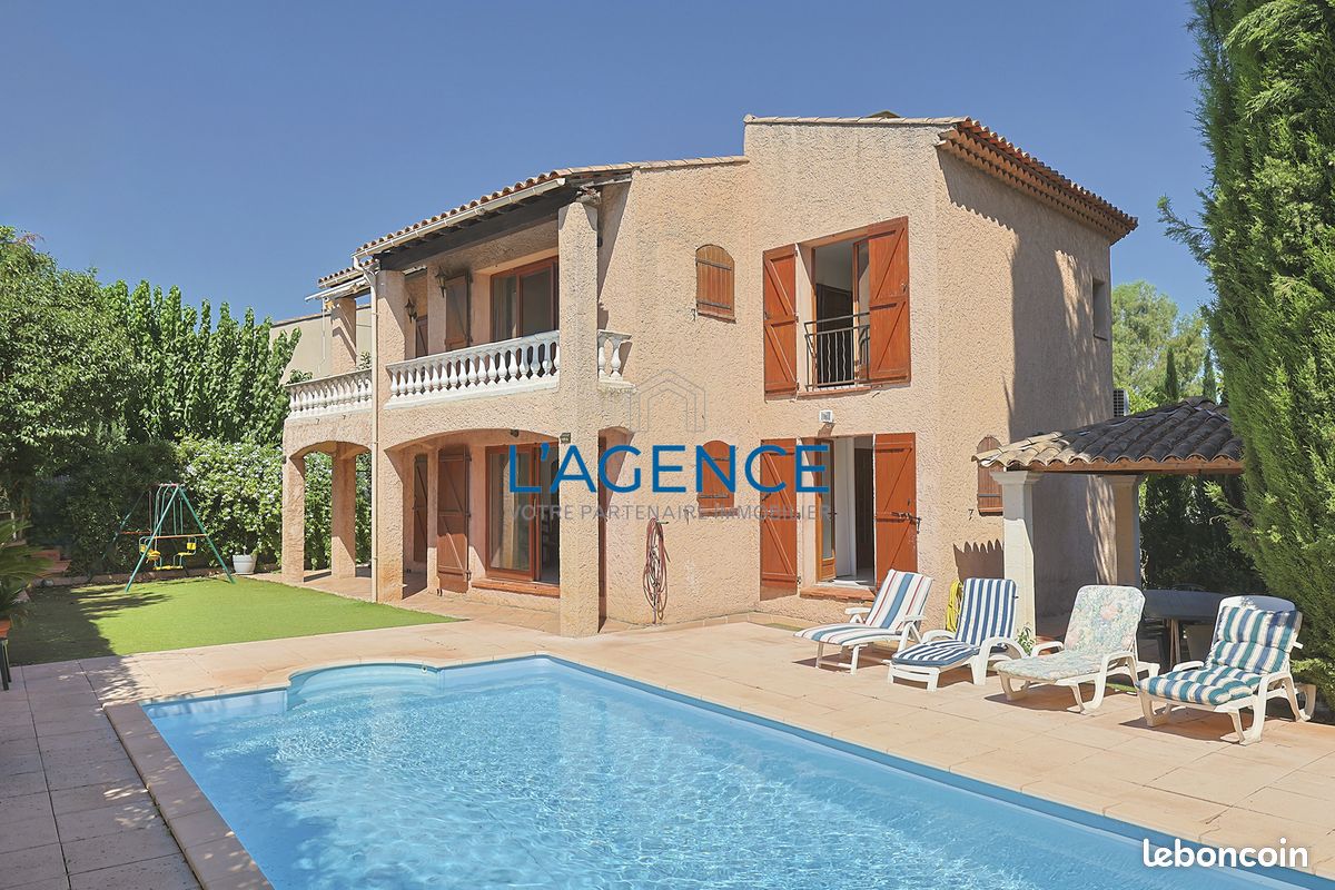 Maison 10 pièces 260 m² · à Hyères · 260 m² · 690 000 €