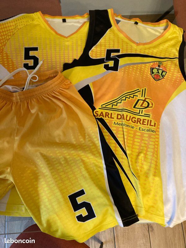 Short basket TAC TREMBLAY porté n°12 jaune XXXL Short basket TAC TREMBLAY porté n°12 jaune XXXL