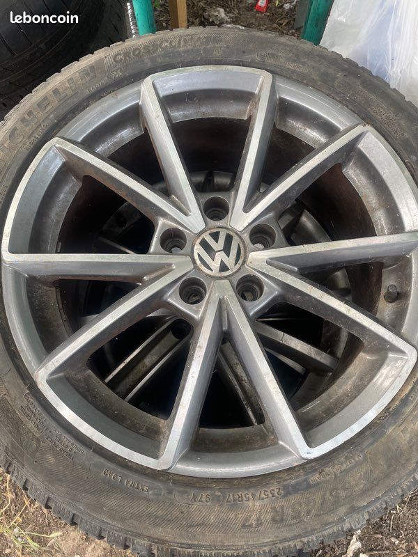 Av une jante avec pneus 235/45r17 Michelin - Équipement auto