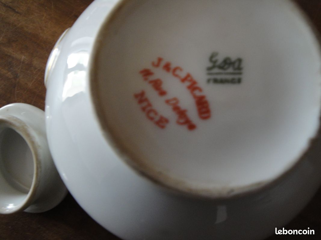 Service à thé en porcelaine blanche et doré de Limoges pour