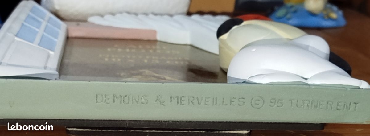 Statue de figurine rare et de collection d'un trèfle Droopy par Demons
