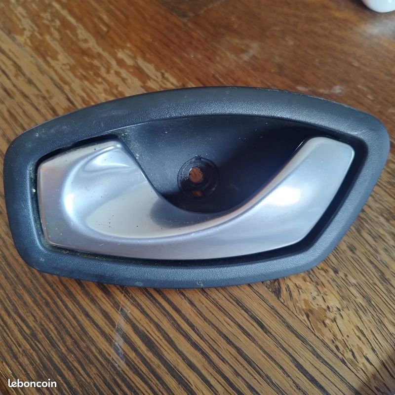 Poignée De Porte Gauche interieur Renault LAguna 3 806700006R (image 1)