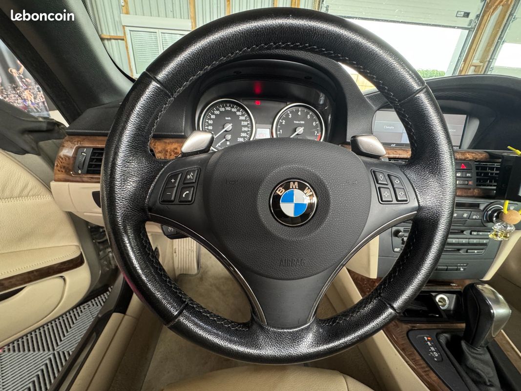 BMW SERIE 3 CAB E93 330i Luxe A (image 23)