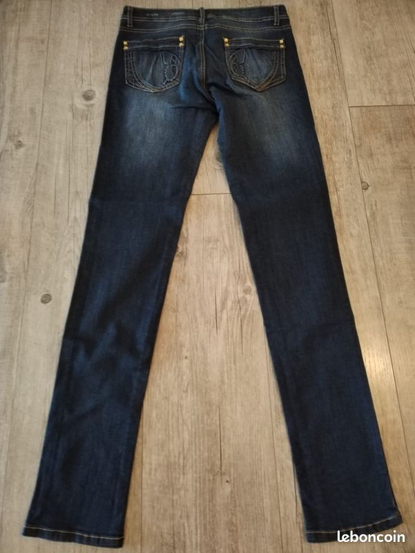 Jean slim, Effet délavé, Détails papillons sur poches arrières, Taille 38, Kiabi, Très bon état (image 2)