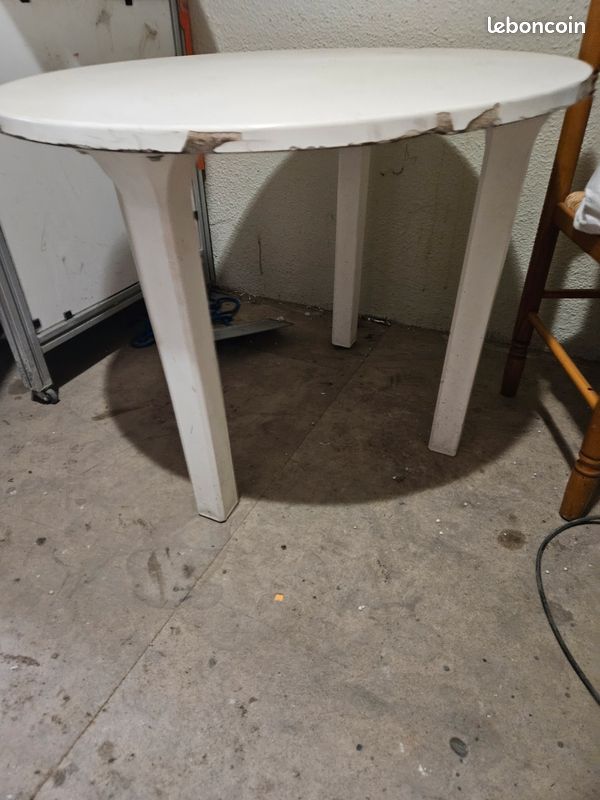 Table (image 1)