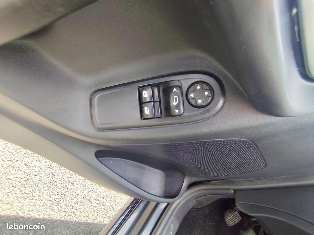 CITROEN C3 1.2 PureTech 12V - 82 2009 BERLINE Confort PHASE 2 (image 16)