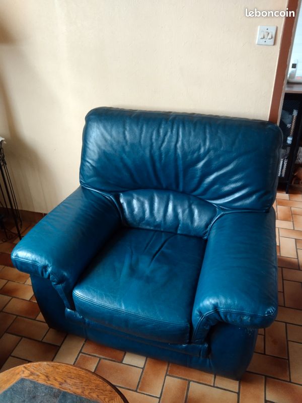 Lot 2 fauteuils en cuir (image 1)
