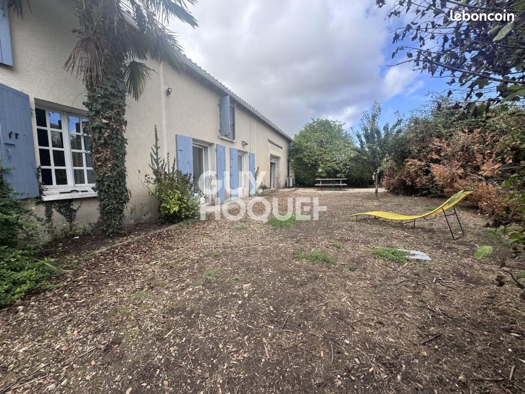 Maison 8 pièces 225 m² · à Benon · 225 m² · 348 000 €