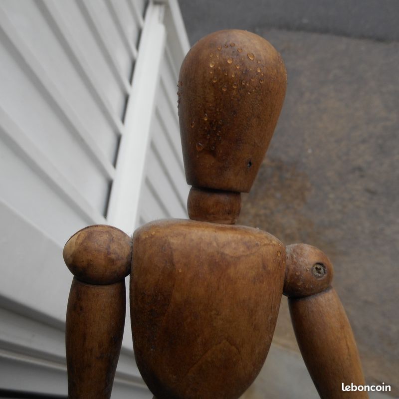 Charmante Petite Figurine En Bois Qui Se Balance Avec 12 Expressions Magnétiques, Fabriquée à La Main, Figurine D'homme En Bois Secouant Les Pieds, Décoration Créative Portable Pour Tableau De Bord De