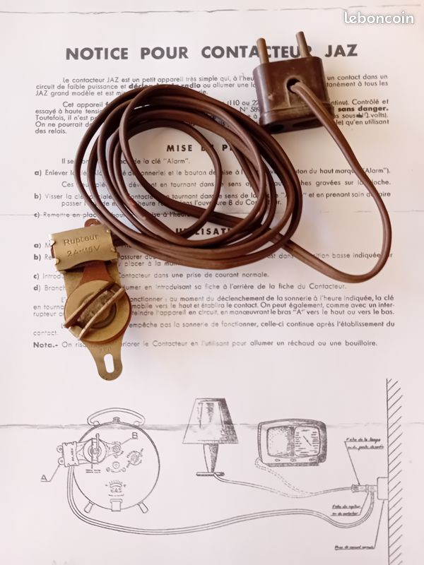 Pièce Horlogerie Réveil JAZ : Bouton De Réglage à Visser Articulé, Clé, Neuf Sans étiquette