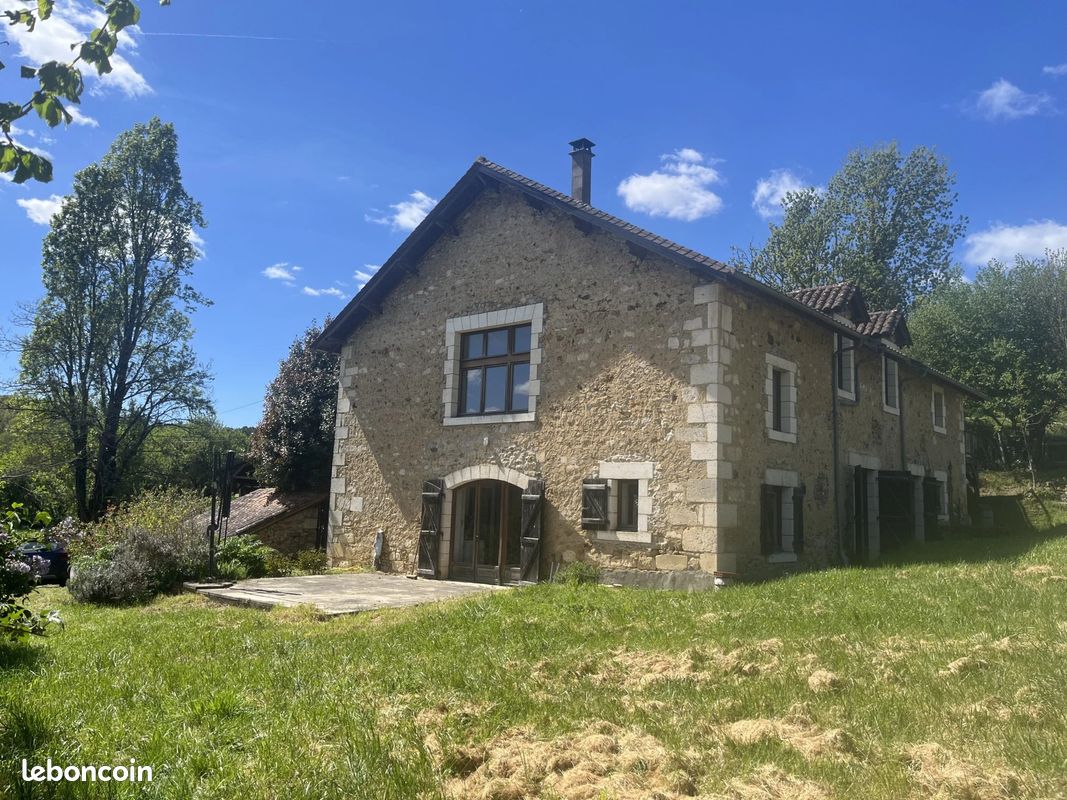 Maison 14 pièces 295 m² · à Villars · 295 m² · 344 500 €