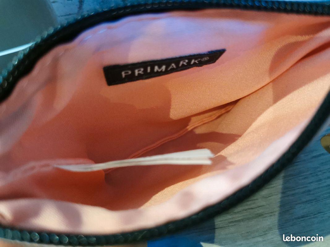 Porte monnaie Rose S neuf primark (Noël) (image 2)