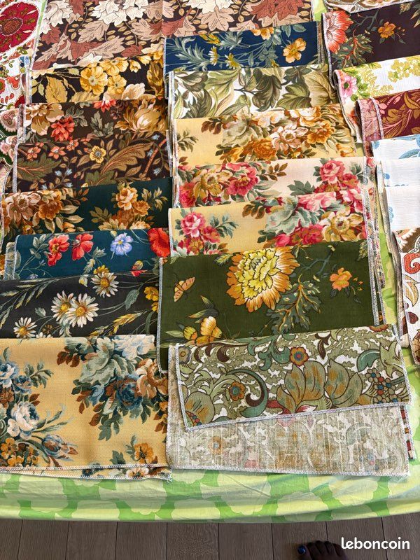 Lot unique de 48 coupons de tissus anciens années 70, 9 m² d'imprimés floraux (image 10)
