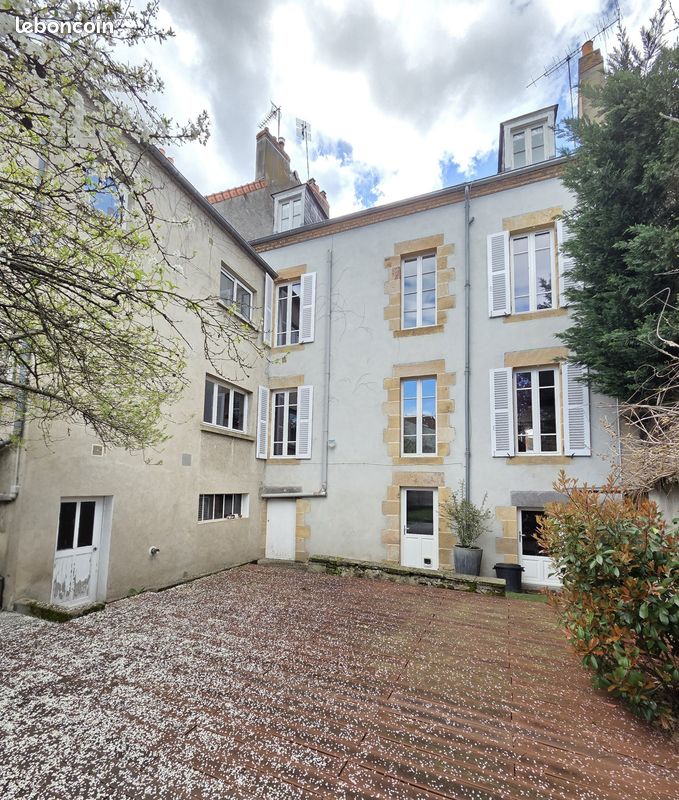 Maison 9 pièces 209 m² · à Moulins · 209 m² · 350 000 €