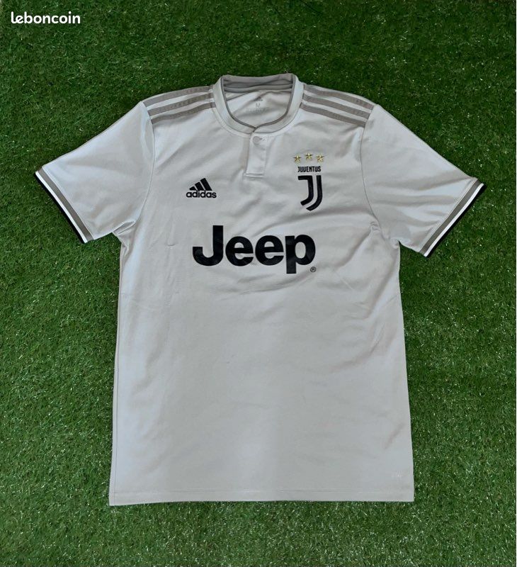 Maillot football vintage Juventus Ronaldo (2018) (image 1)