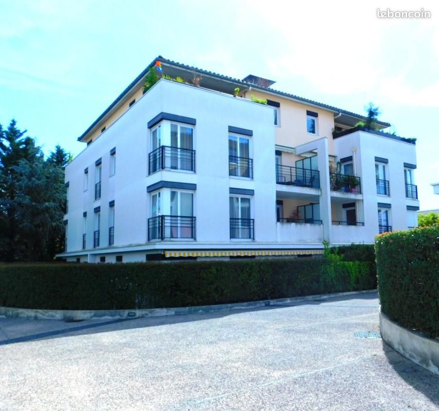 Parking 15 m² · à Tassin-la-Demi-Lune · 15 m² · 25 000 €