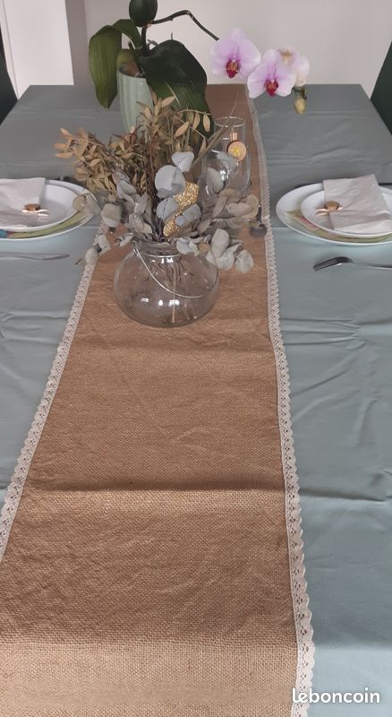 7 Nappes 2.80x1.60 et 9 chemin de table 2.8x0.40 (image 2)