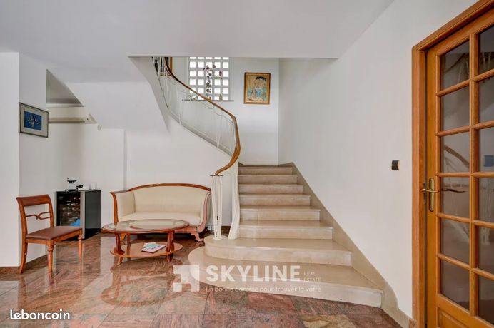 Villa 9 pièces 285 m² — 18