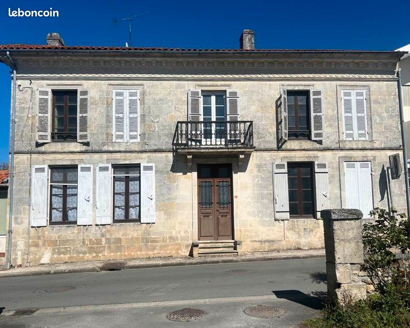 Maison 12 pièces 294 m² · à Mirambeau · 294 m² · 134 375 €