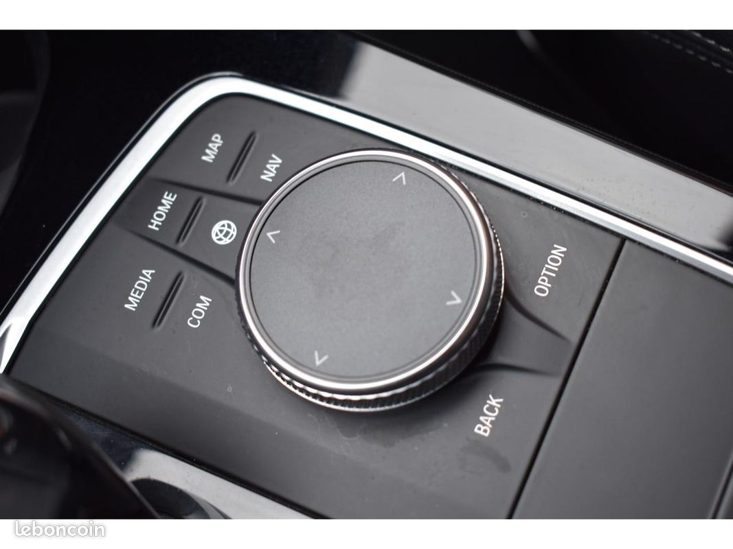 BMW SERIE 1 118d 150 ch BVA8 F40 Edition Sport (image 31)