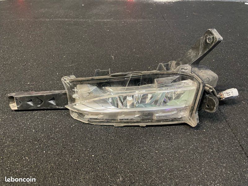 Feu phare antibrouillard lexus nx350 (image 1)